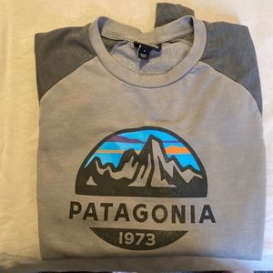 Small Patagonia organic Cotten long sleeve shirt.
